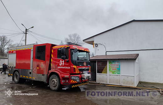 На Кіровоградщині рятувальники ліквідували пожежу кафе та магазину (ФОТО)
